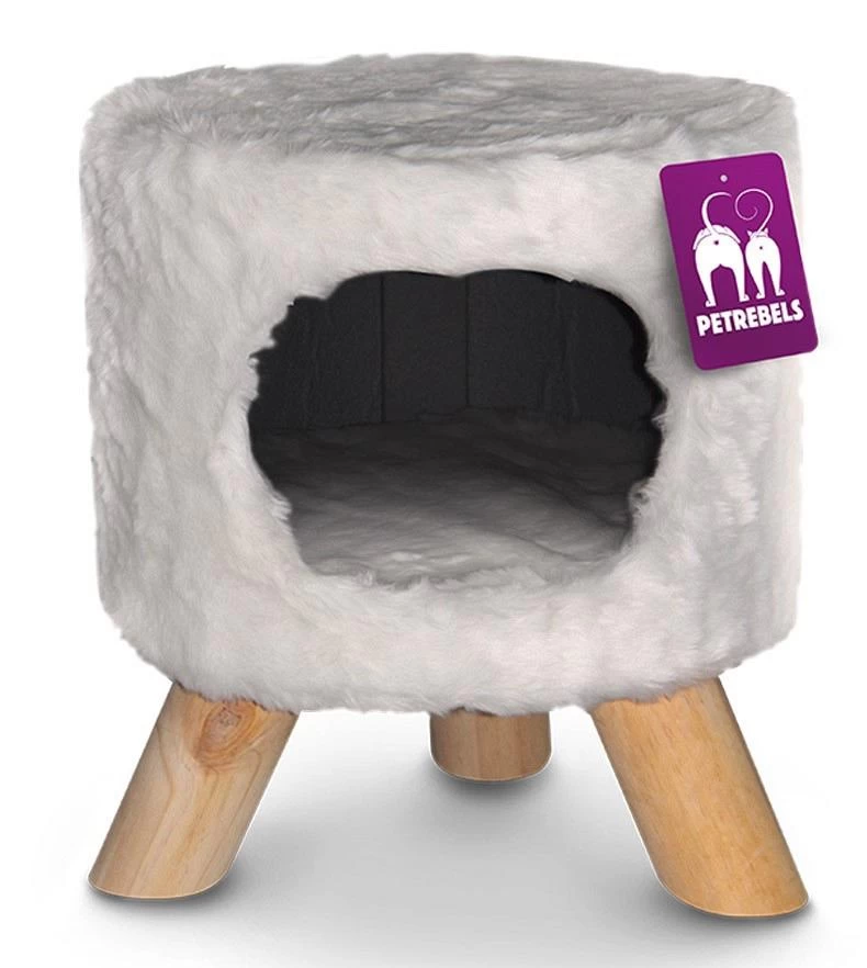 Petrebels Poef Kings & Queens Victoria 45 Royal Cream 3 Petrebels Poef Kings & Queens Victoria 45 Royal Cream